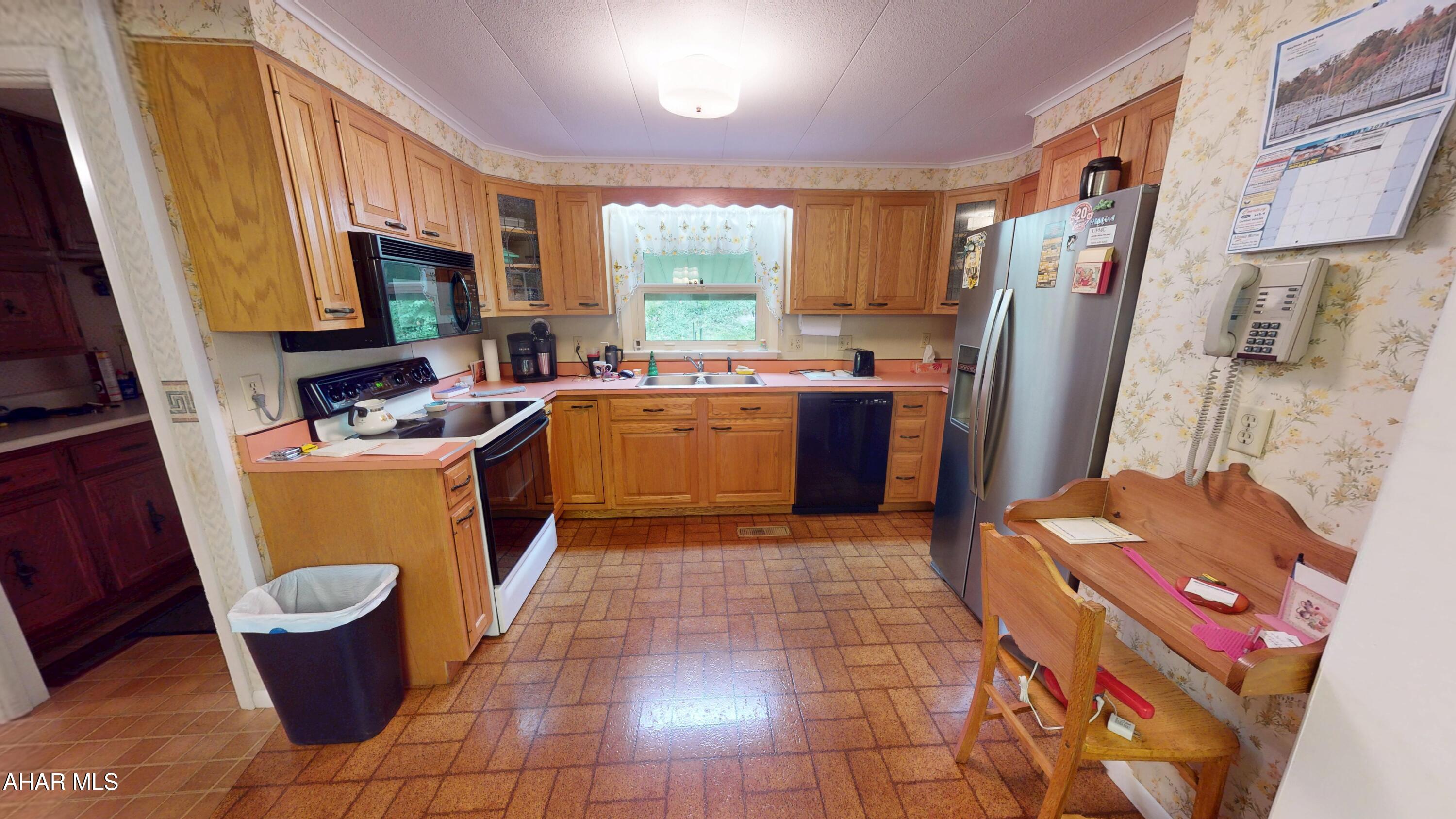 1613 Burk Road East Freedom, PA 16637 - Photo 7 of 23