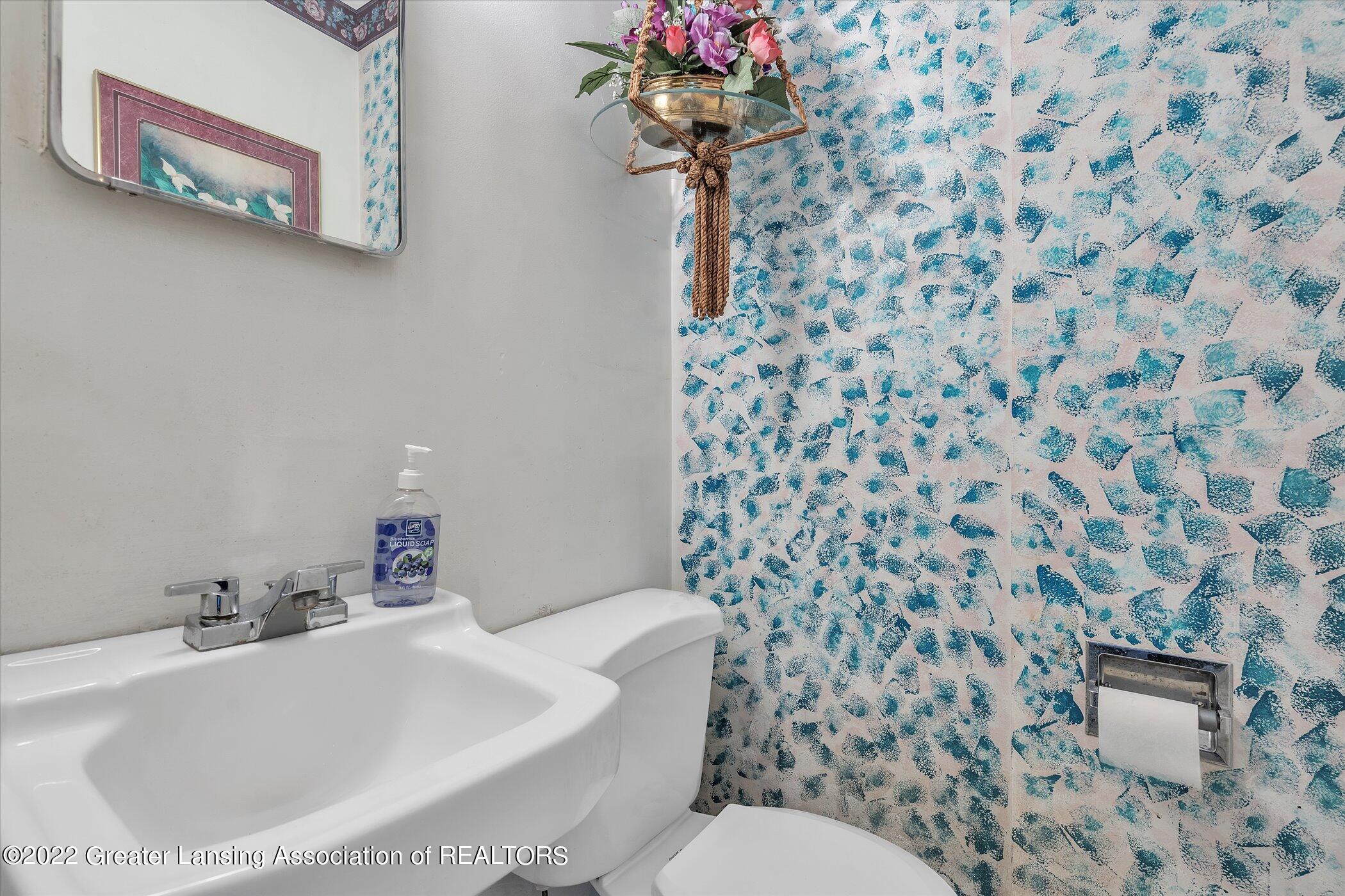 2113 Byrnes Road Lansing, MI 48906 - Photo 18 of 28 18-2113-Brynes-Rd-WindowStill-Real-Estat