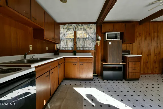 $100,000 | 4 Delavan Avenue, Greenfield, NY 12850