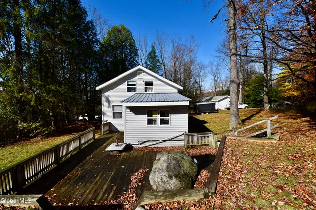 $100,000 | 4 Delavan Avenue, Greenfield, NY 12850