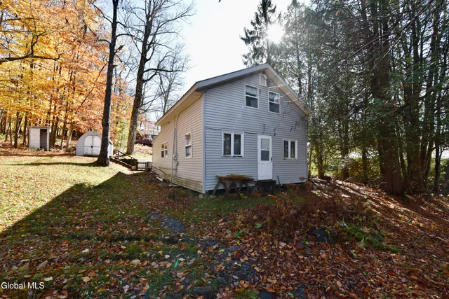 $100,000 | 4 Delavan Avenue, Greenfield, NY 12850