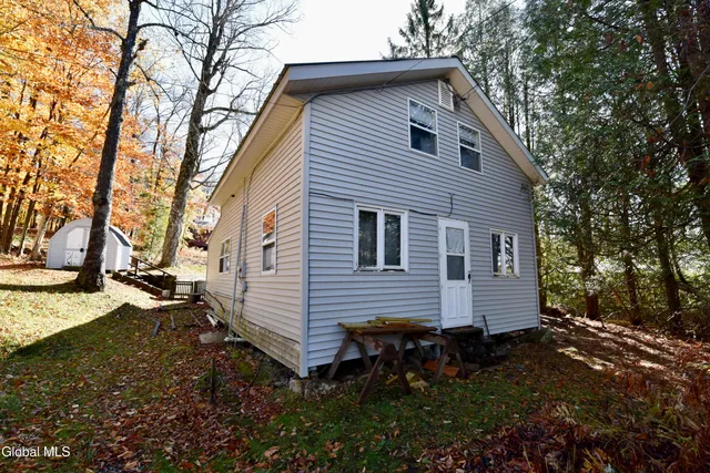 $100,000 | 4 Delavan Avenue, Greenfield, NY 12850