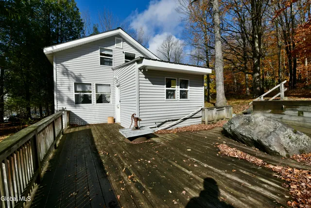 $100,000 | 4 Delavan Avenue, Greenfield, NY 12850