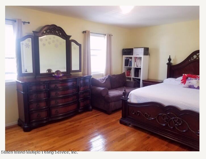46 Birch Road Staten Island, NY 10303 - Photo 4 of 17 9295BF3F-B075-4EA2-826F-163B3DA927AF