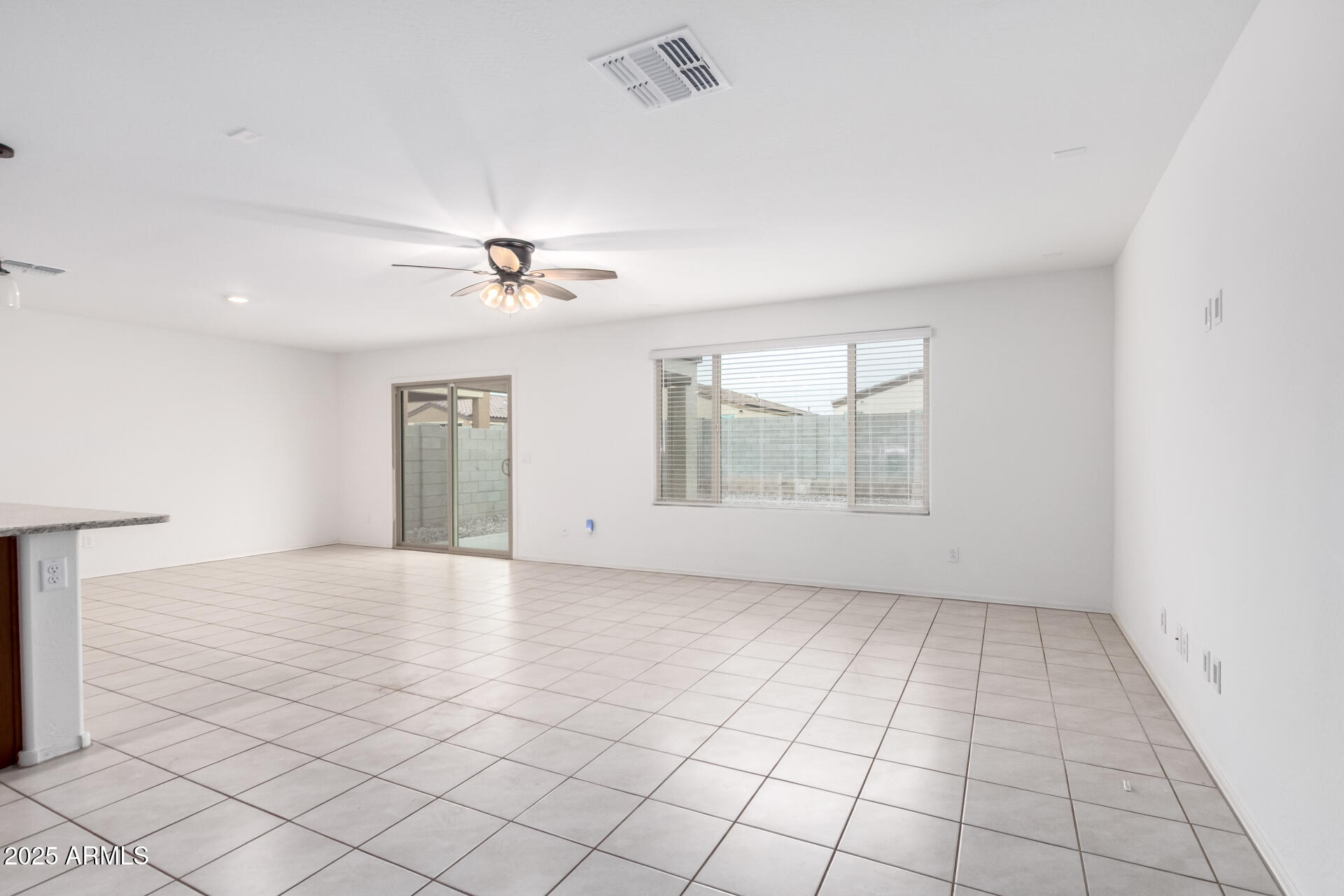 2551 West Grenadine Road Phoenix, AZ 85041 - Photo 3 of 27 10 - Grenadine