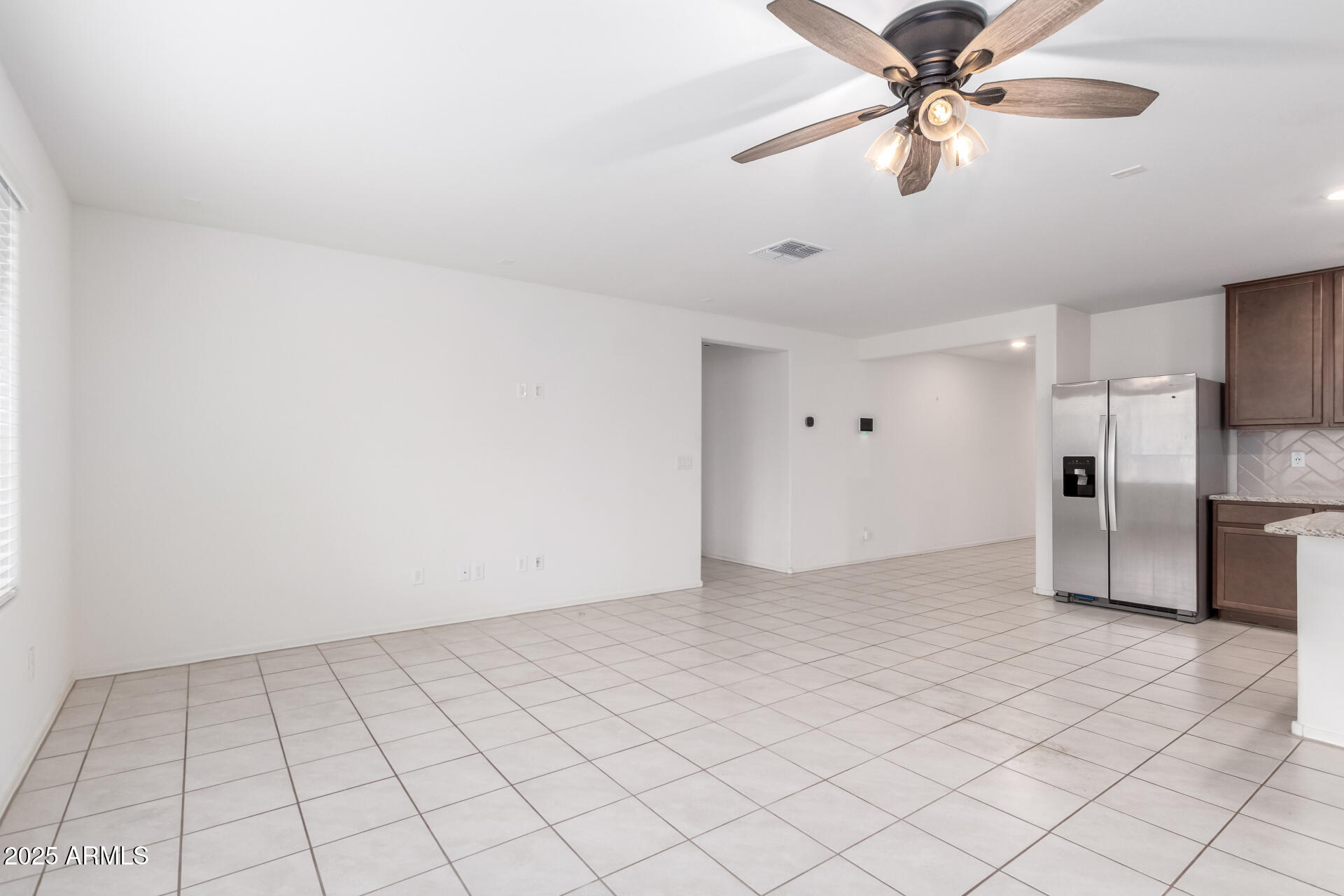 2551 West Grenadine Road Phoenix, AZ 85041 - Photo 4 of 27 12 - Grenadine
