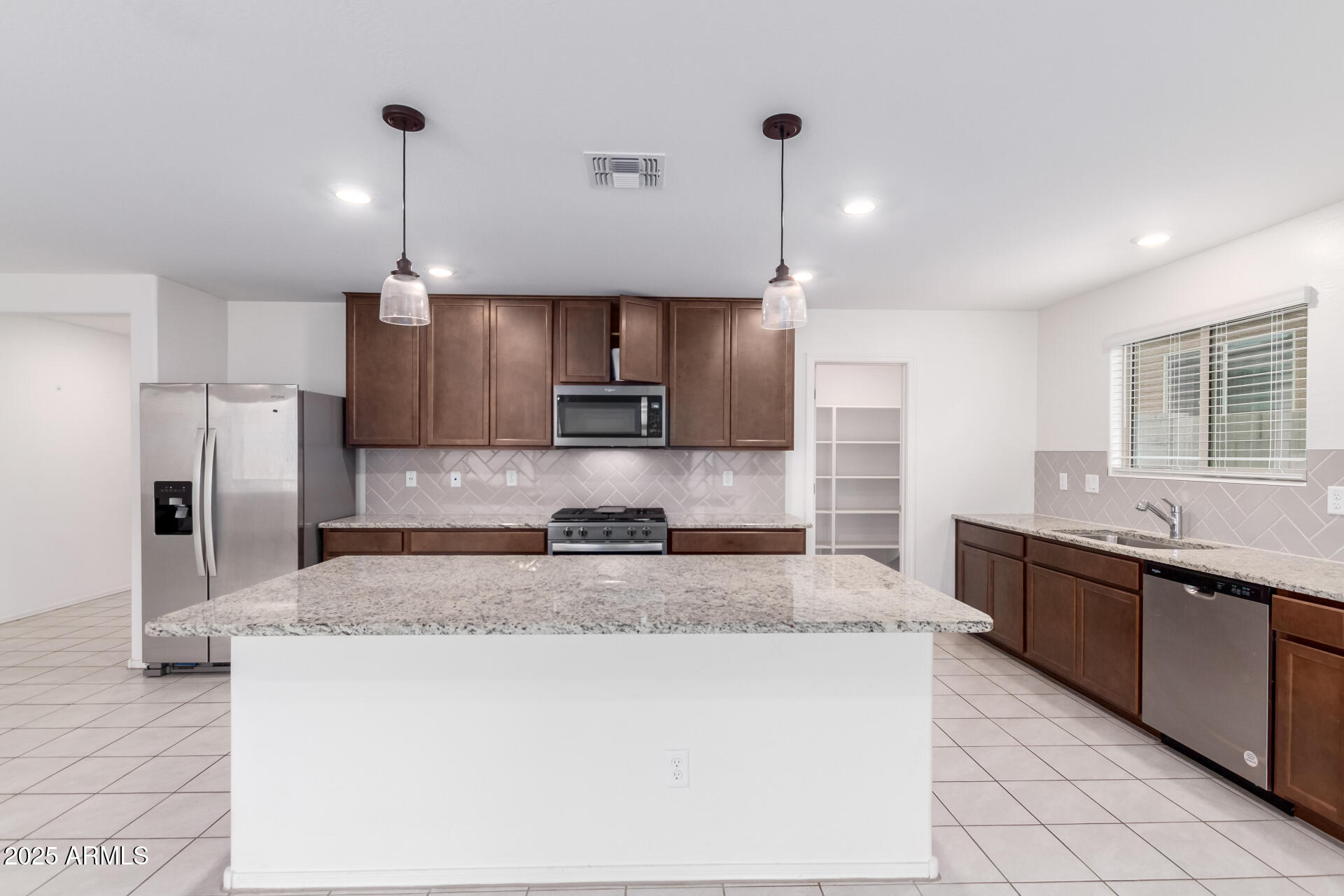 2551 West Grenadine Road Phoenix, AZ 85041 - Photo 5 of 27 13 - Grenadine
