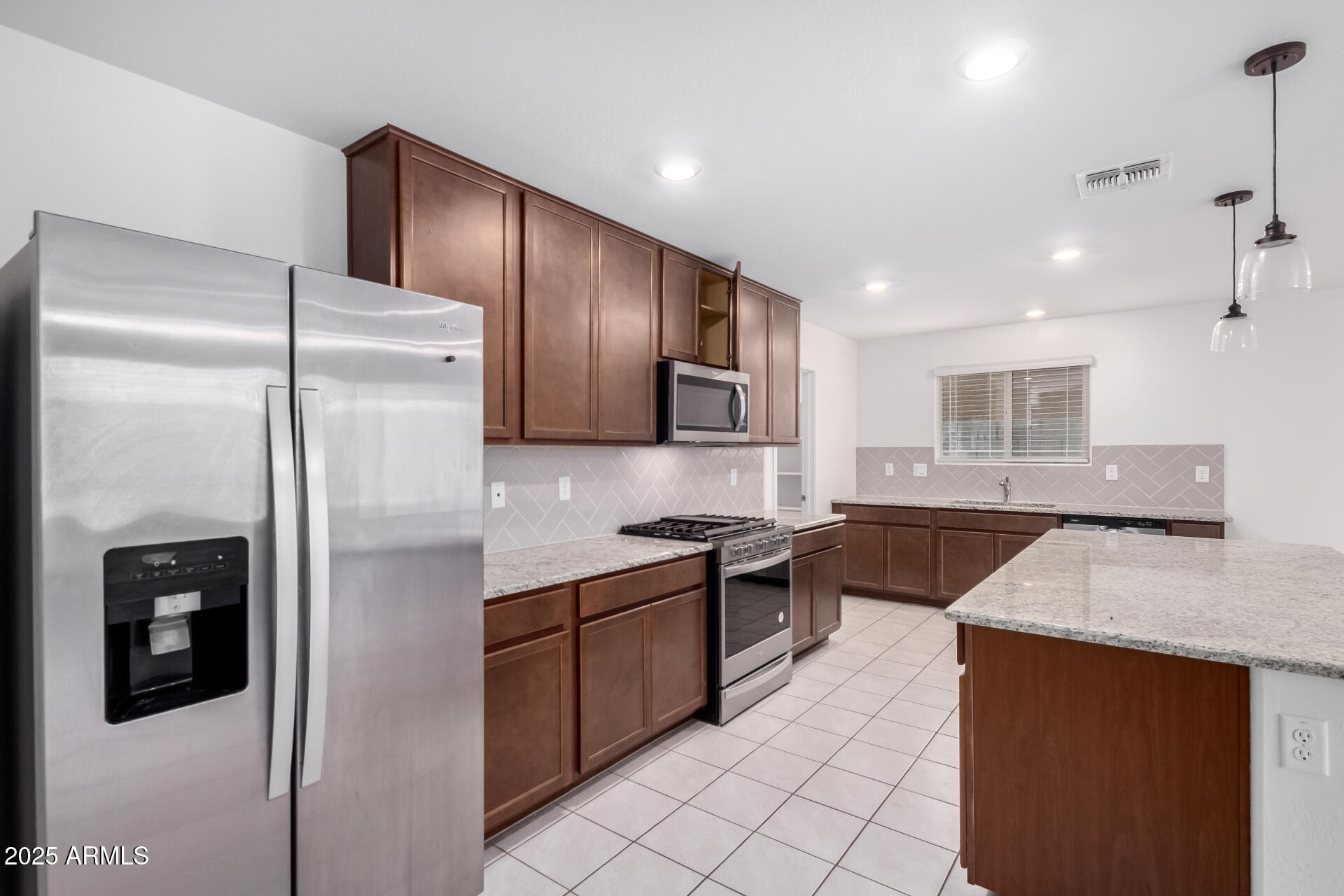 2551 West Grenadine Road Phoenix, AZ 85041 - Photo 7 of 27 15 - Grenadine