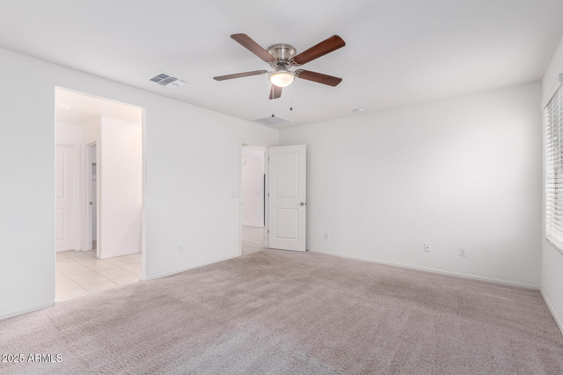 2551 West Grenadine Road Phoenix, AZ 85041 - Photo 10 of 27 19 - Grenadine