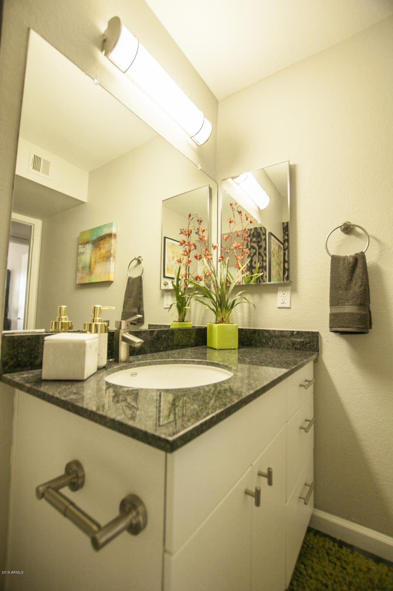 4127 East Indian School Road, Unit 157 Phoenix, AZ 85018 - Photo 5 of 36 Bathroom