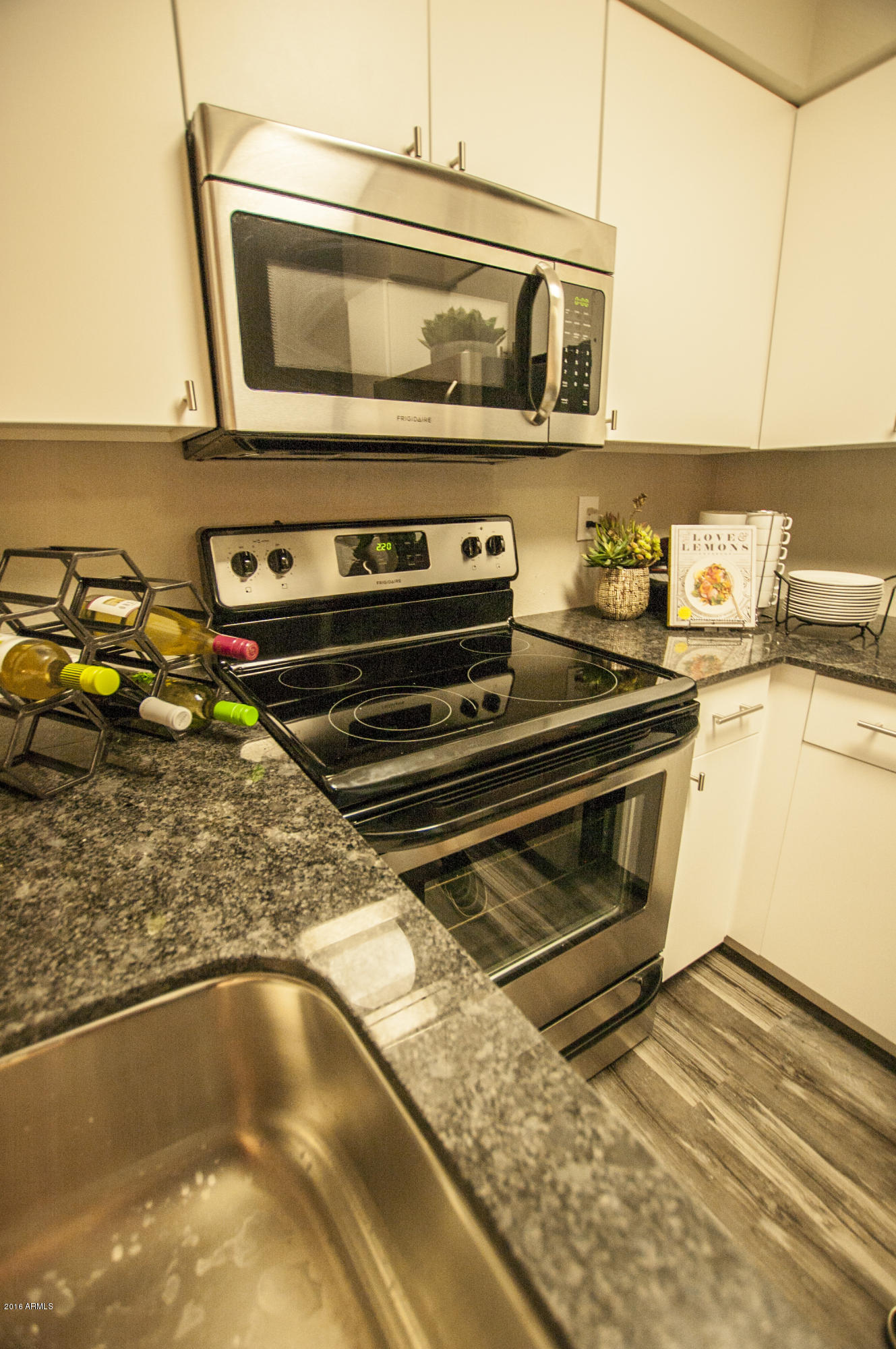 4127 East Indian School Road, Unit 157 Phoenix, AZ 85018 - Photo 9 of 36 Kitchen 5