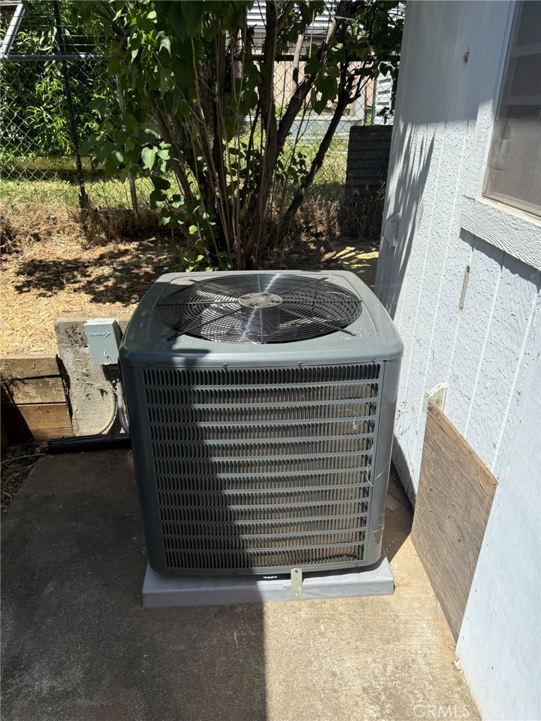 2658 Brougham Drive Oroville, CA 95966 - Photo 20 of 23 a side view of a house with a yard
