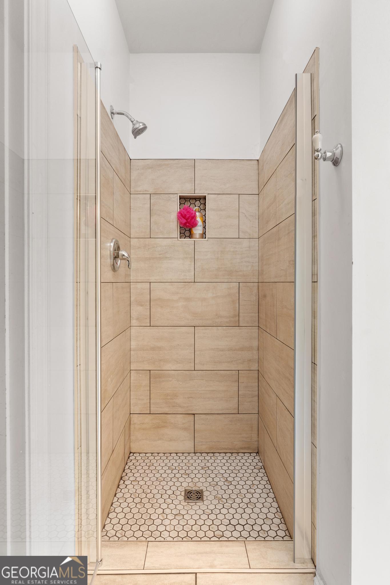 155 Rocky Way Williamson, GA 30292 - Photo 15 of 47 a bathroom with a shower and a shower