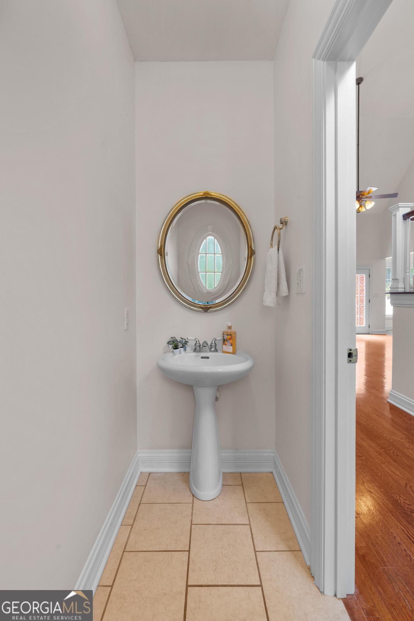 155 Rocky Way Williamson, GA 30292 - Photo 19 of 47 a view of bathroom with a sink toilet and tub