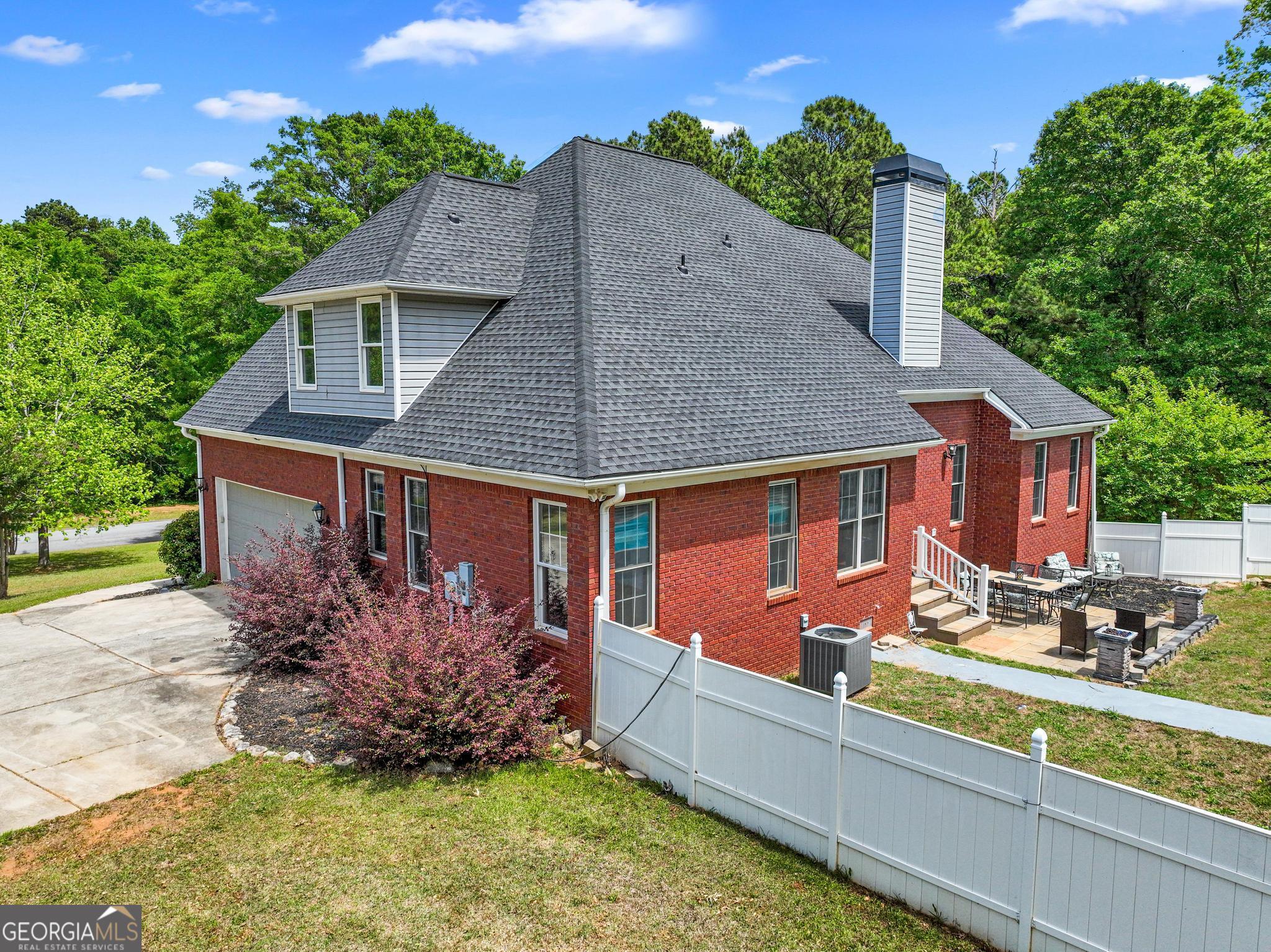 155 Rocky Way Williamson, GA 30292 - Photo 39 of 47 an aerial view of a house roof deck with potted plants and large tree