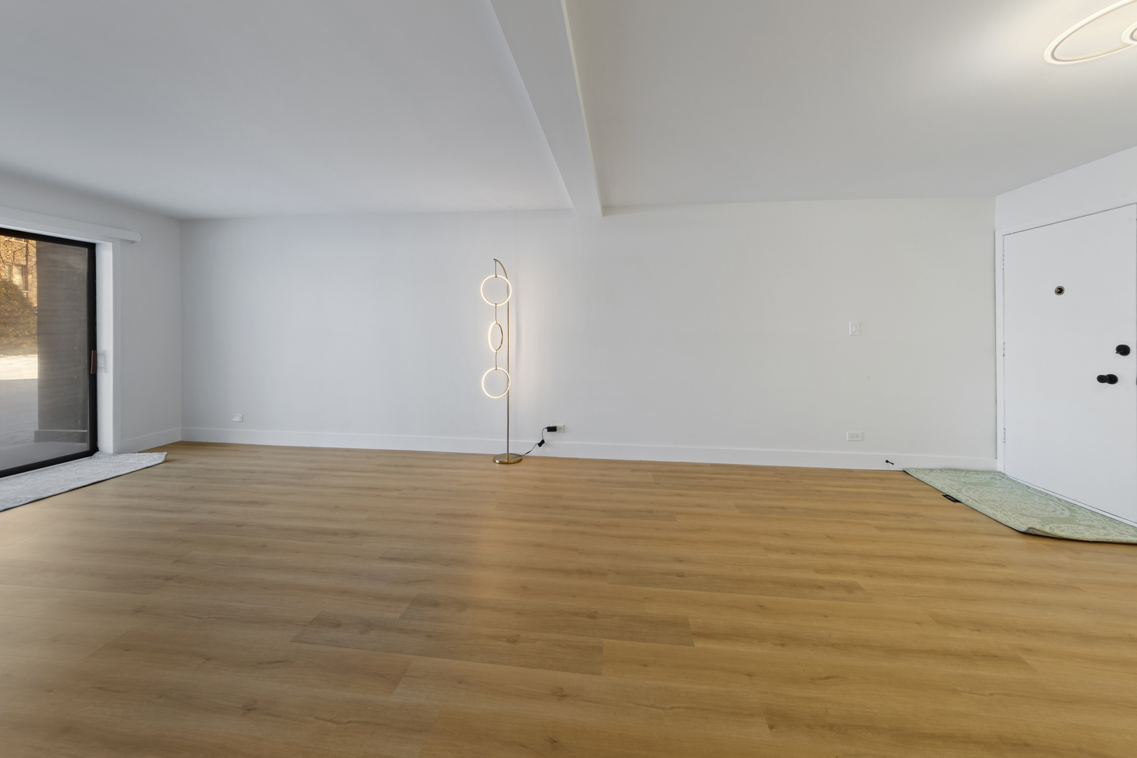 830 Elder Road, Unit B104 Homewood, IL 60430 - Photo 2 of 19 a view of an ocean & mountain in the room