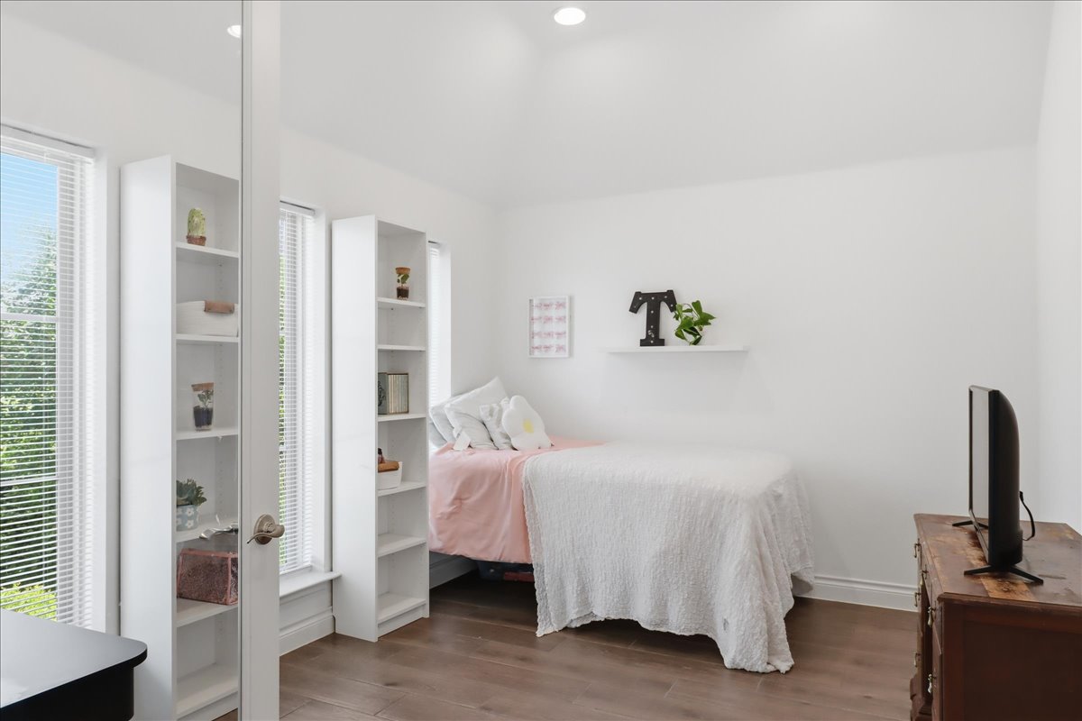 109 Rock Dock Road Georgetown, TX 78633 - Photo 5 of 39 Office/study...currently being used as a bedroom.