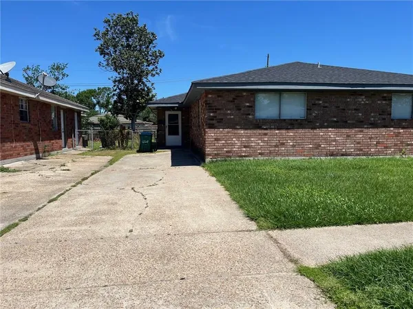 $309,000 | 2705-07 Albany Street, Kenner, LA 70062