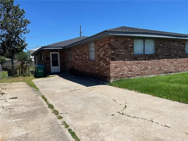 $309,000 | 2705-07 Albany Street, Kenner, LA 70062