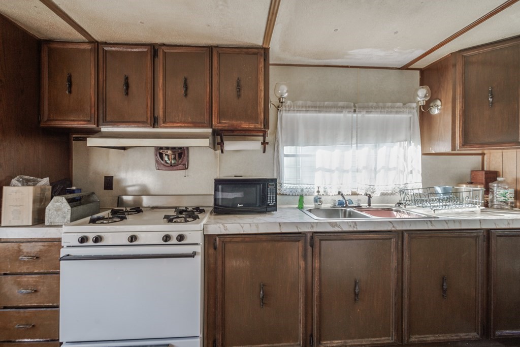 1760 Westover Road, Unit 60 Chicopee, MA 01020 - Photo 22 of 24 Gallery Image 22
