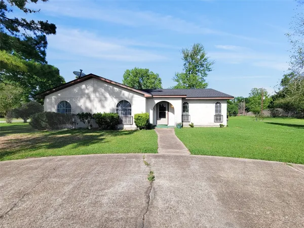 $1,825 | 2295 Chester Street, Dayton, TX 77535