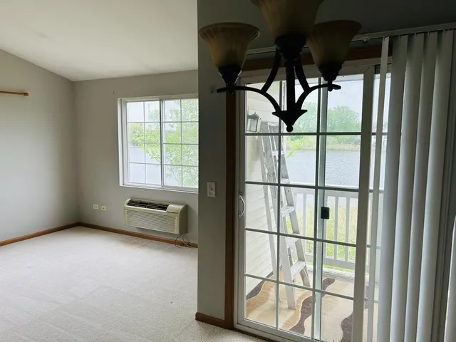 $1,775 | 1131 Silverstone Drive, Unit 1131, Carpentersville, IL 60110