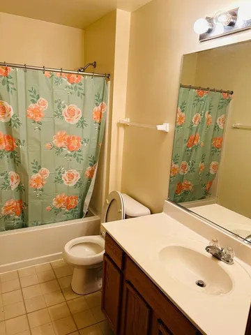 $1,775 | 1131 Silverstone Drive, Unit 1131, Carpentersville, IL 60110