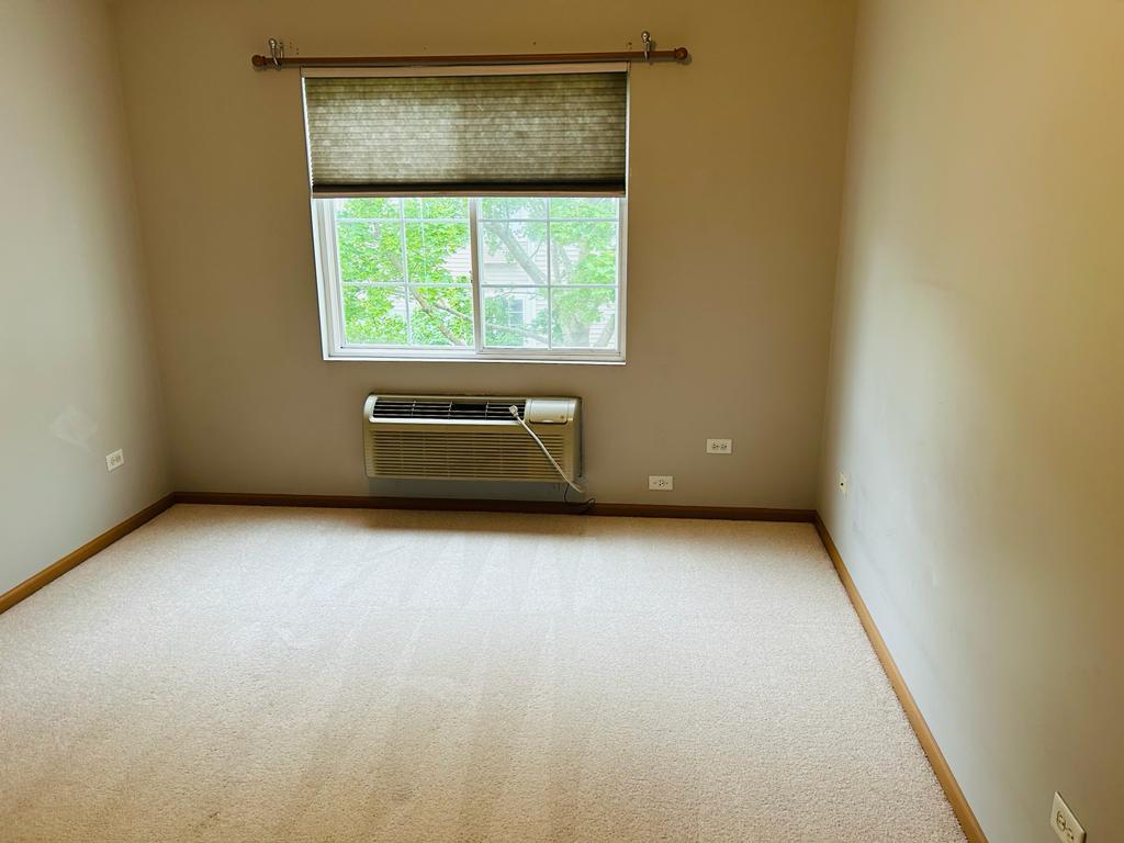 1131 Silverstone Drive, Unit 1131 Carpentersville, IL 60110 - Photo 6 of 23