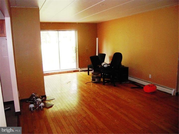 1575 West Street Road, Unit 116 Warminster, PA 18974 - Photo 3 of 10 Living Room