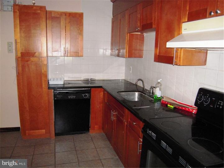 1575 West Street Road, Unit 116 Warminster, PA 18974 - Photo 5 of 10 Kitchen