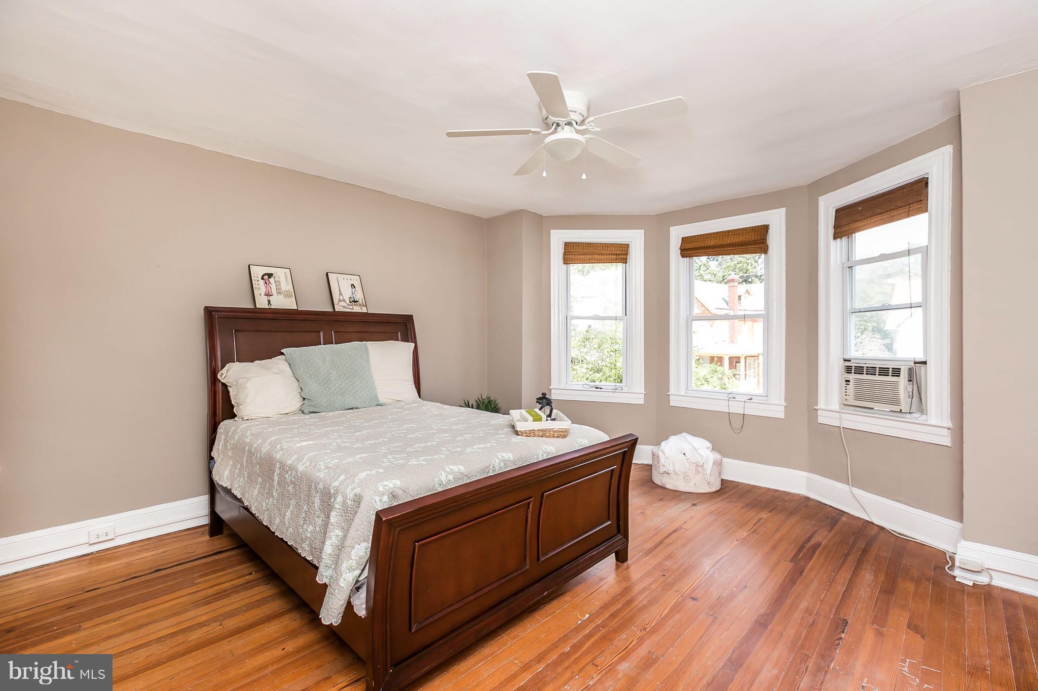 4024 Roland Avenue Baltimore, MD 21211 - Photo 14 of 28 2nd Floor Front Master Bedroom