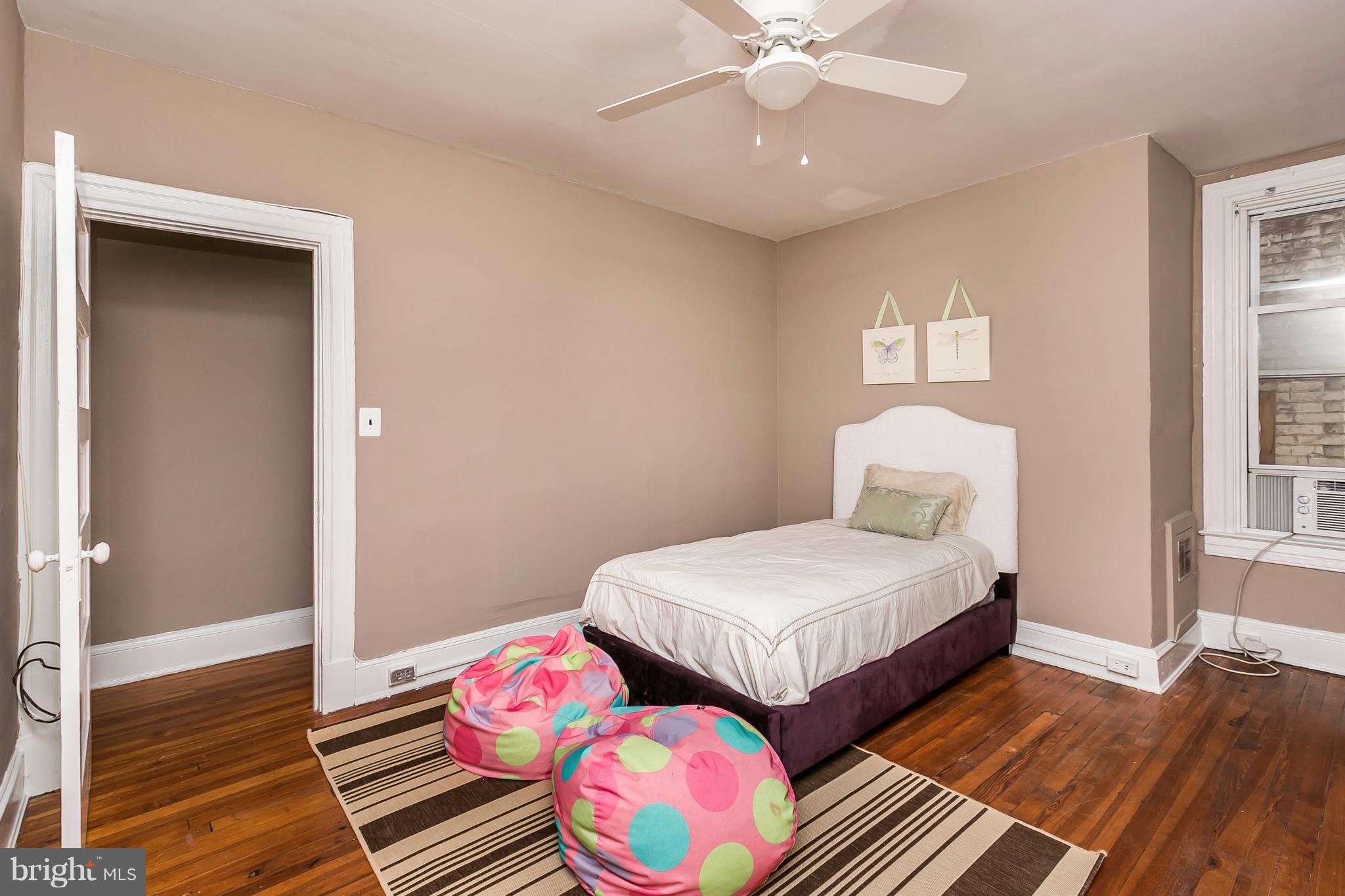 4024 Roland Avenue Baltimore, MD 21211 - Photo 17 of 28 Middle Bedroom