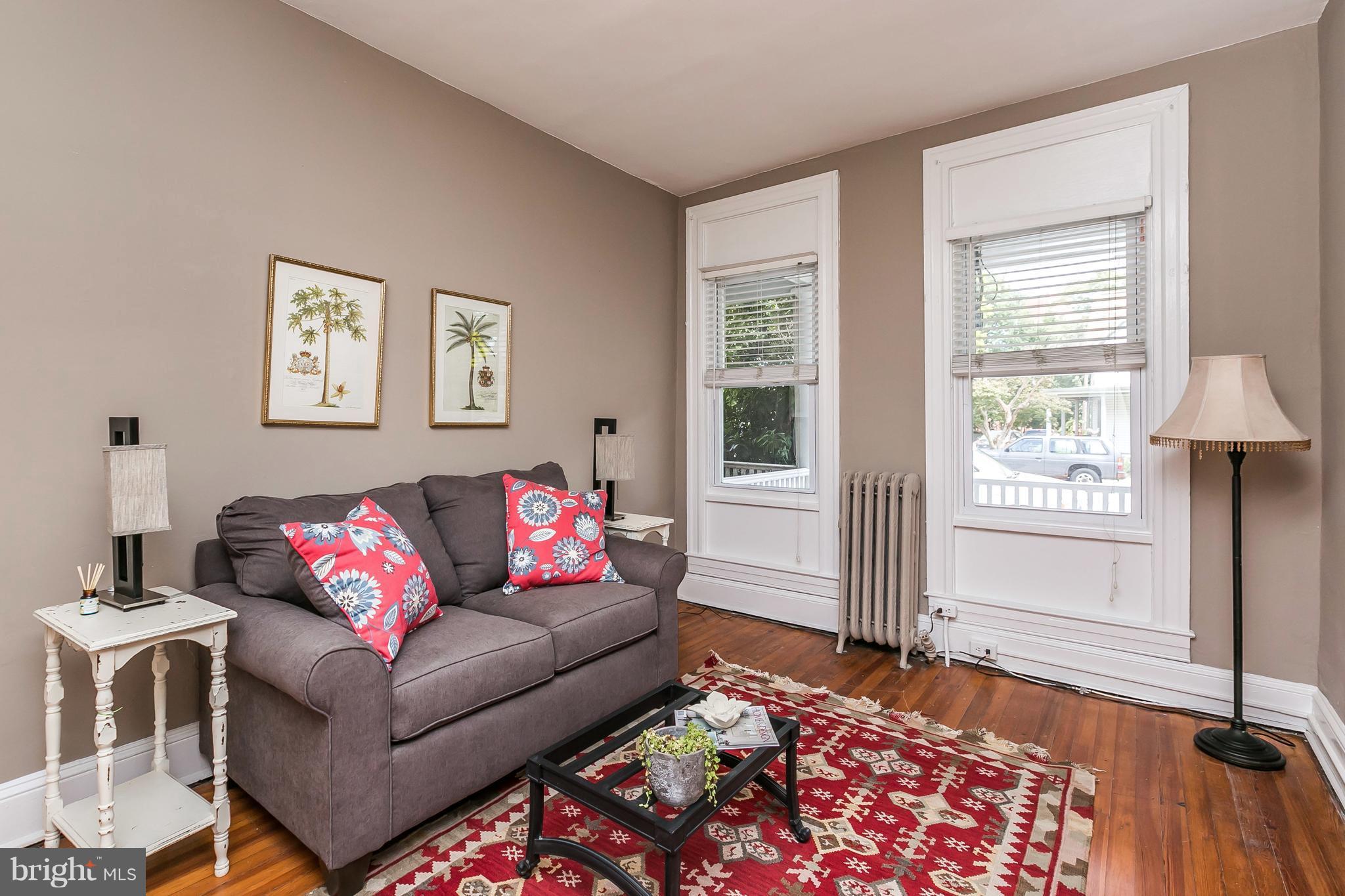 4024 Roland Avenue Baltimore, MD 21211 - Photo 4 of 28 Living Room