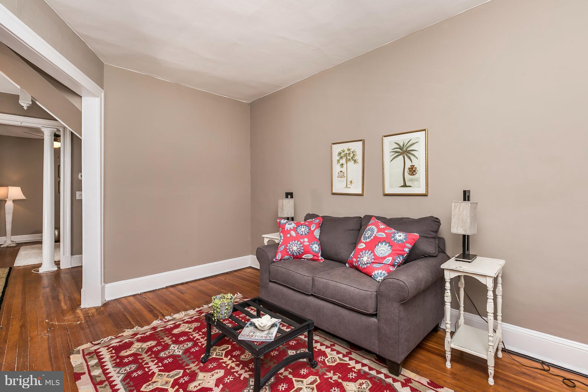 4024 Roland Avenue Baltimore, MD 21211 - Photo 5 of 28 Living Room