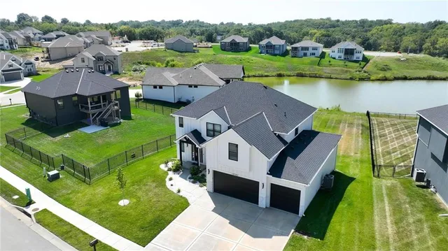 $625,000 | 13785 Northwest 71 Street, Parkville, MO 64152