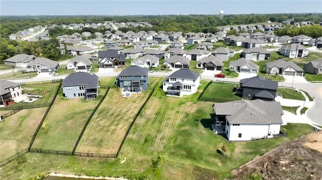 $625,000 | 13785 Northwest 71 Street, Parkville, MO 64152