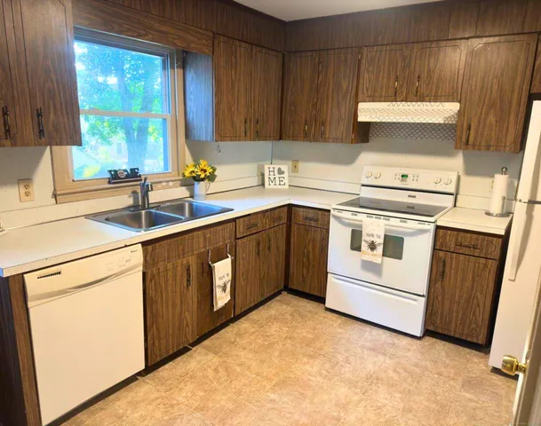 $1,575 | 537 Boswell Avenue, Norwich, CT 06360