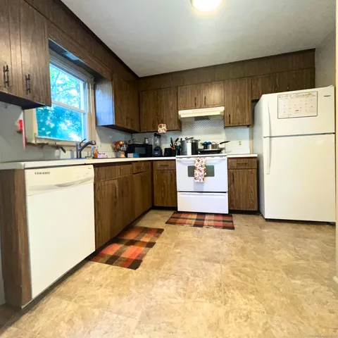 $1,575 | 537 Boswell Avenue, Norwich, CT 06360