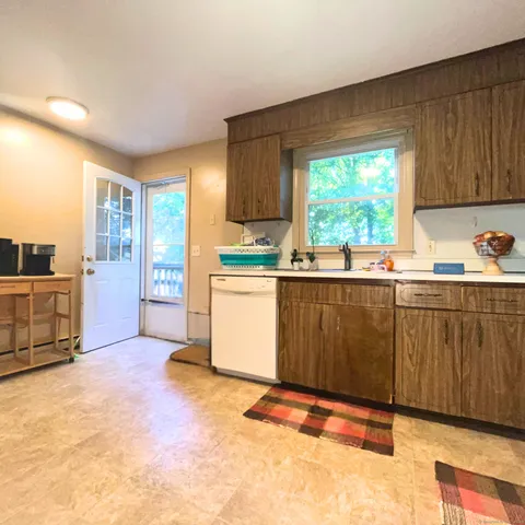 $1,575 | 537 Boswell Avenue, Norwich, CT 06360