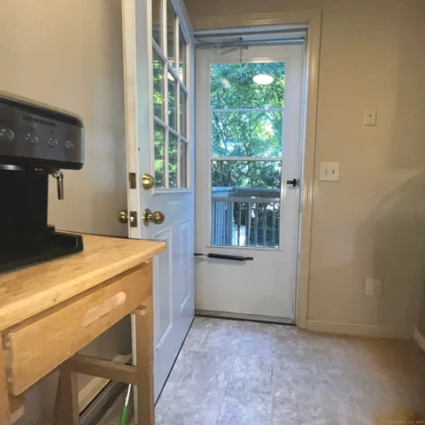 $1,575 | 537 Boswell Avenue, Norwich, CT 06360