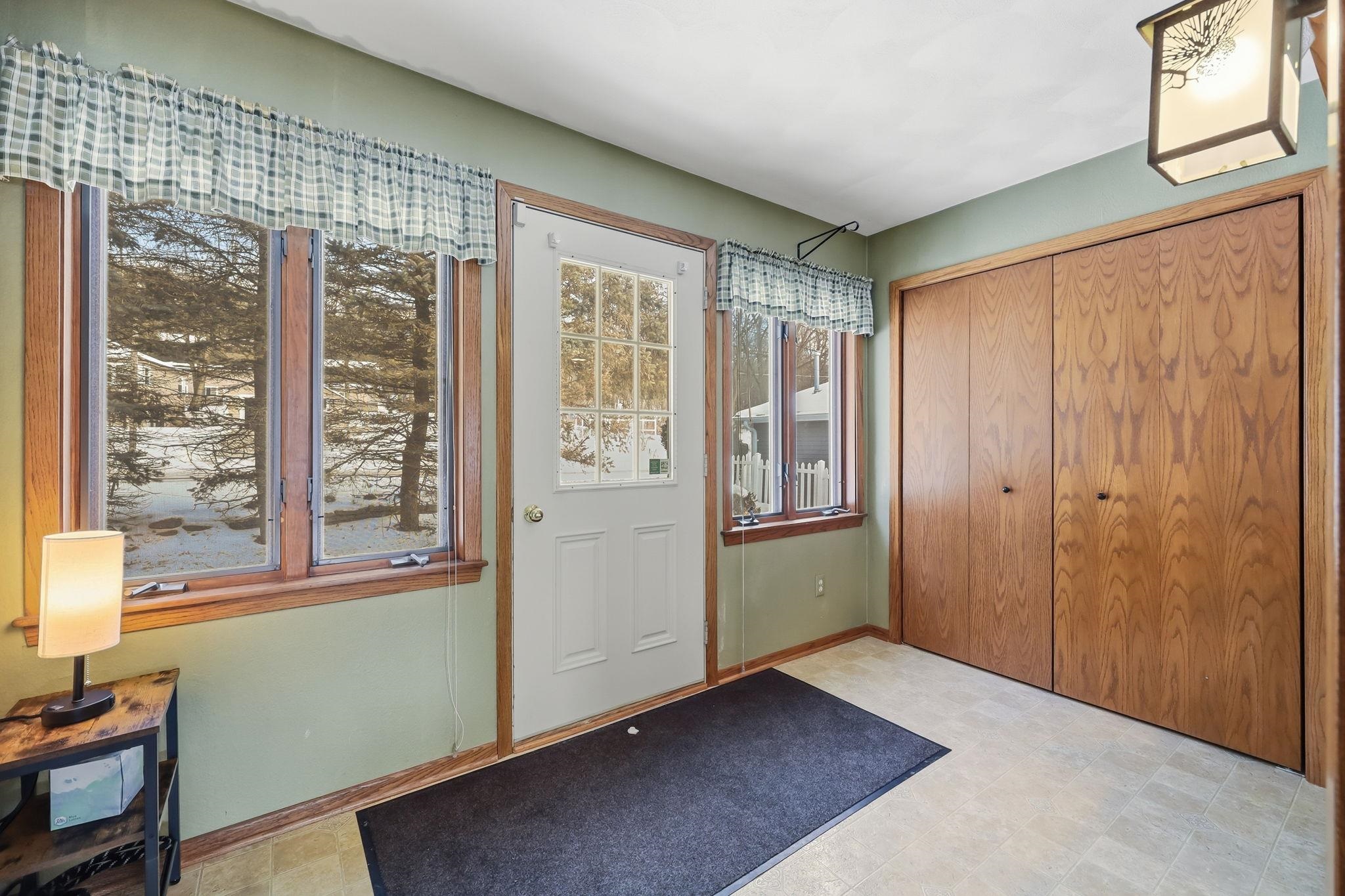 4539 North River Road Janesville, WI 53545 - Photo 4 of 61