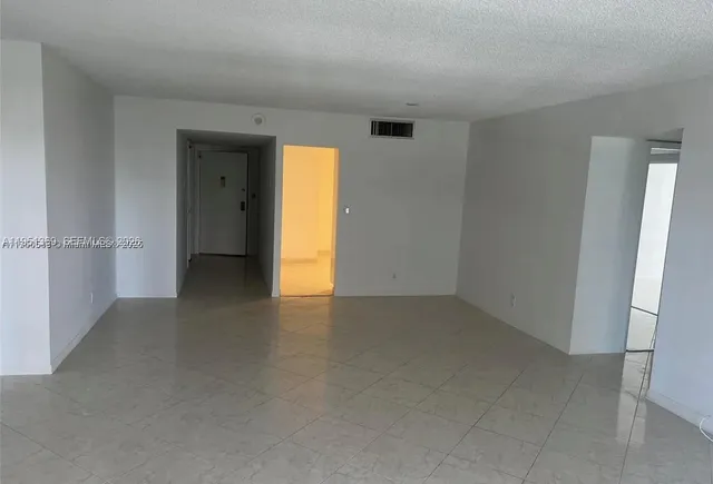 $3,000 | 500 Three Islands Boulevard, Unit 306, Hallandale Beach, FL 33009