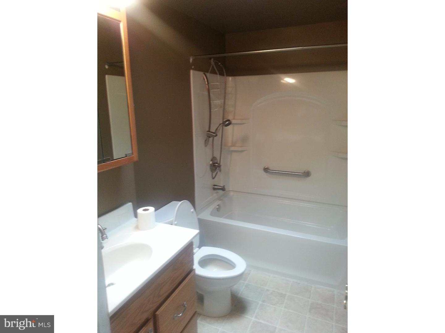 12210 Aster Road Philadelphia, PA 19154 - Photo 11 of 16 Bathroom