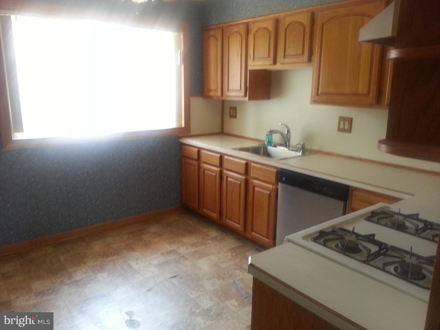 12210 Aster Road Philadelphia, PA 19154 - Photo 4 of 16 Kitchen