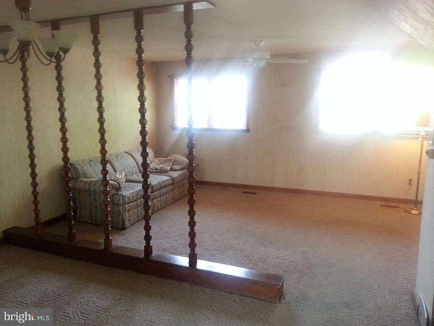 12210 Aster Road Philadelphia, PA 19154 - Photo 5 of 16 Living Room