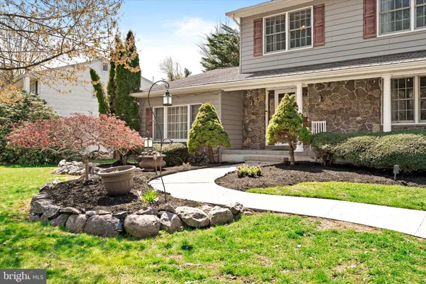 $850,000 | 4 Twain Drive, Allentown, NJ 08501