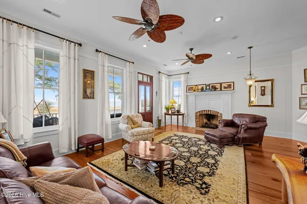 $995,000 | 203 Vandemere Street, Oriental, NC 28571