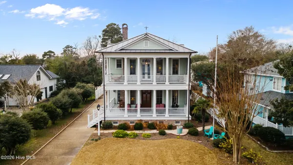 $995,000 | 203 Vandemere Street, Oriental, NC 28571