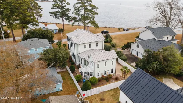 $995,000 | 203 Vandemere Street, Oriental, NC 28571