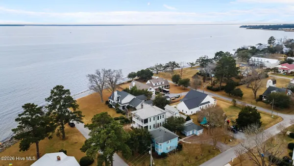 $995,000 | 203 Vandemere Street, Oriental, NC 28571